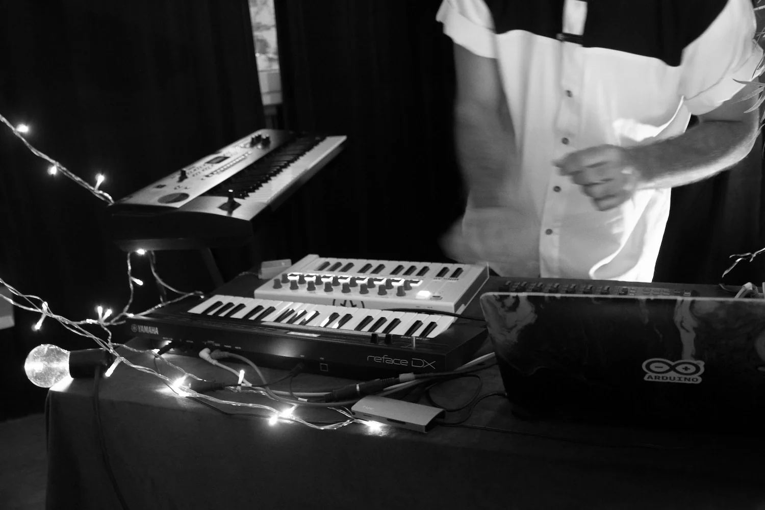 Live session performance photo 6